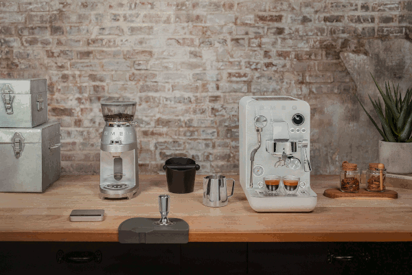 Młynek do kawy Smeg Minipro CGF02SSEU